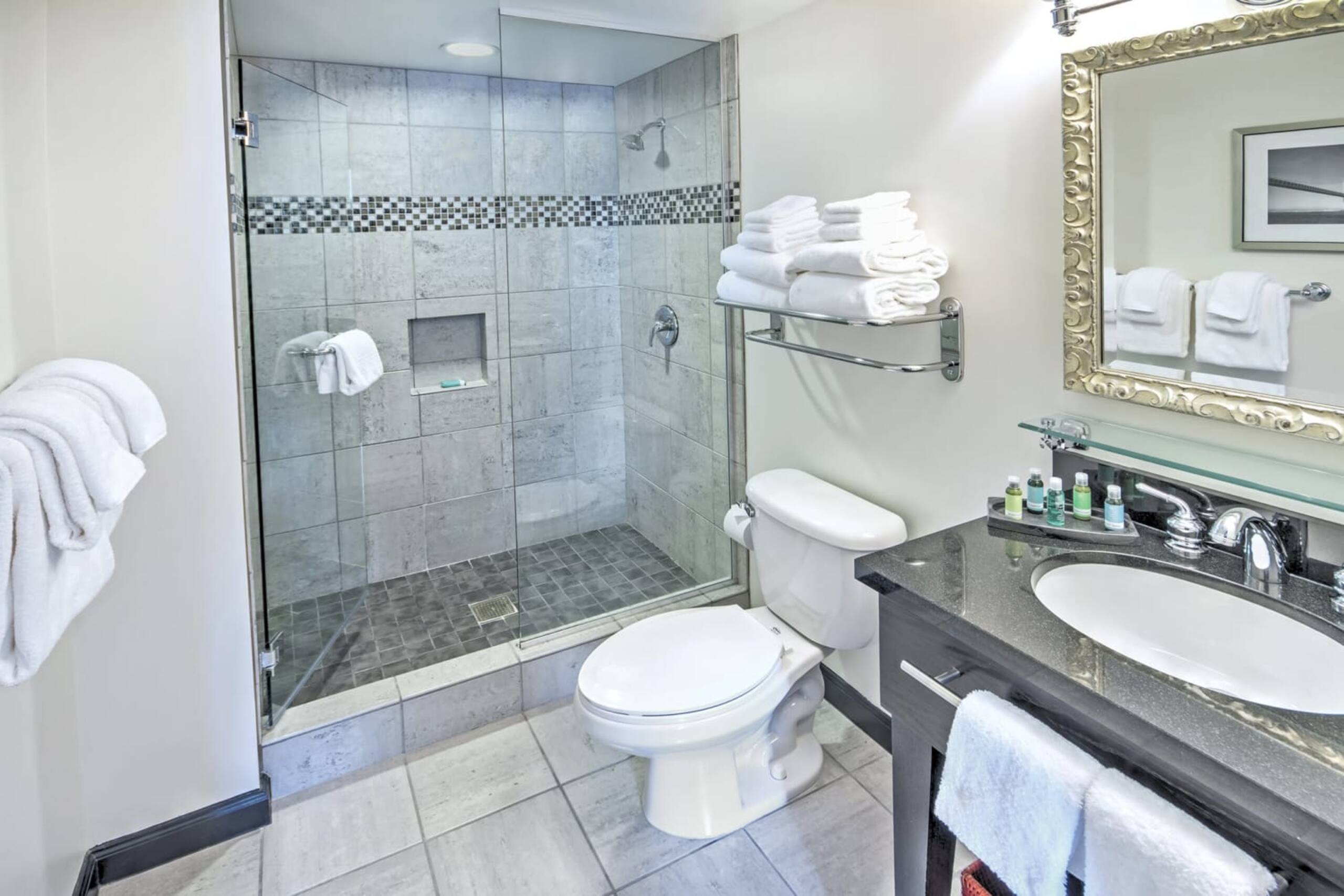 Condo in San Francisco · ★4.83 · 1 bedroom · 2 beds · 1 bath - Image 19
