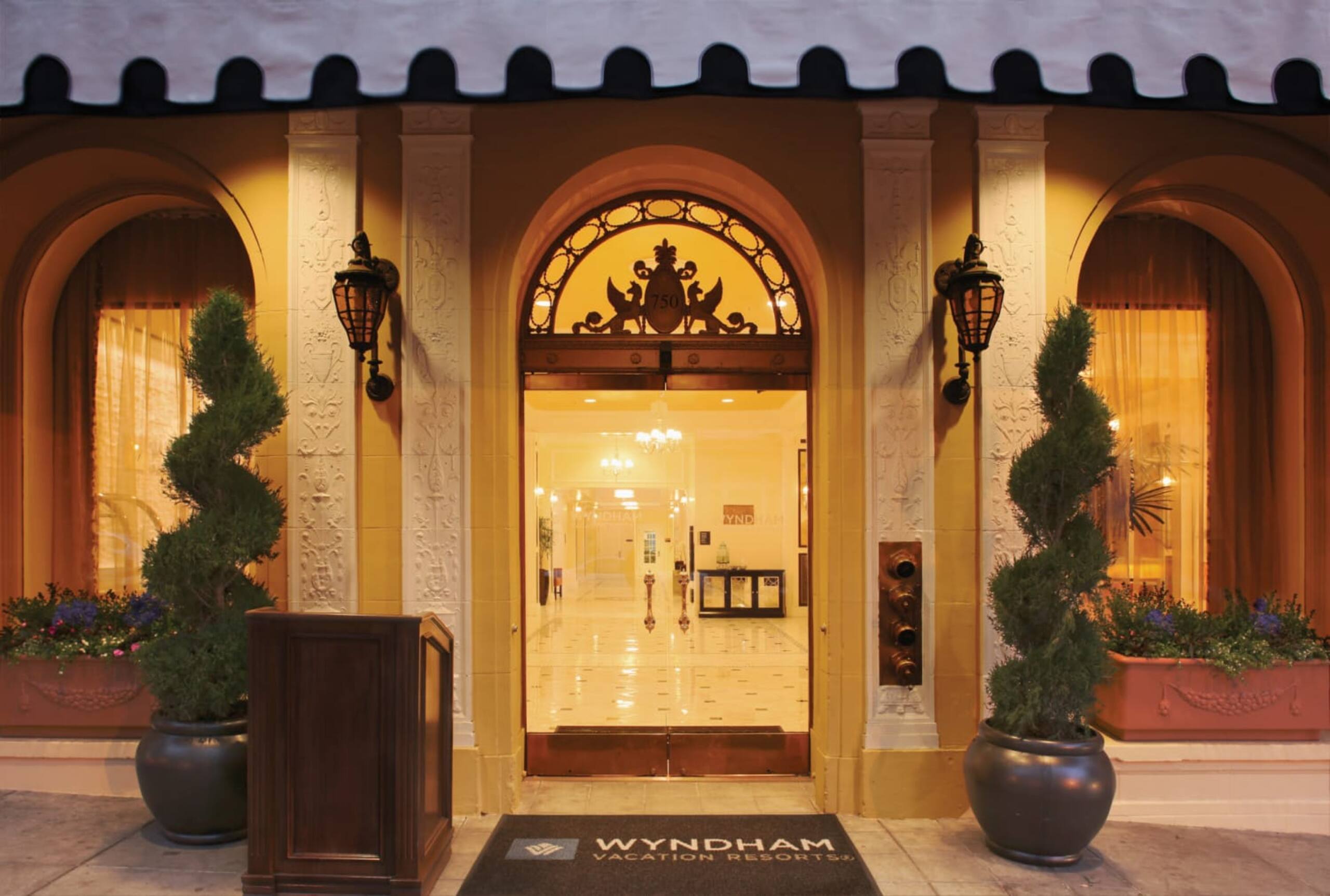 Resort in San Francisco · ★4.88 · 1 bedroom · 2 beds · 1 bath - Image 4