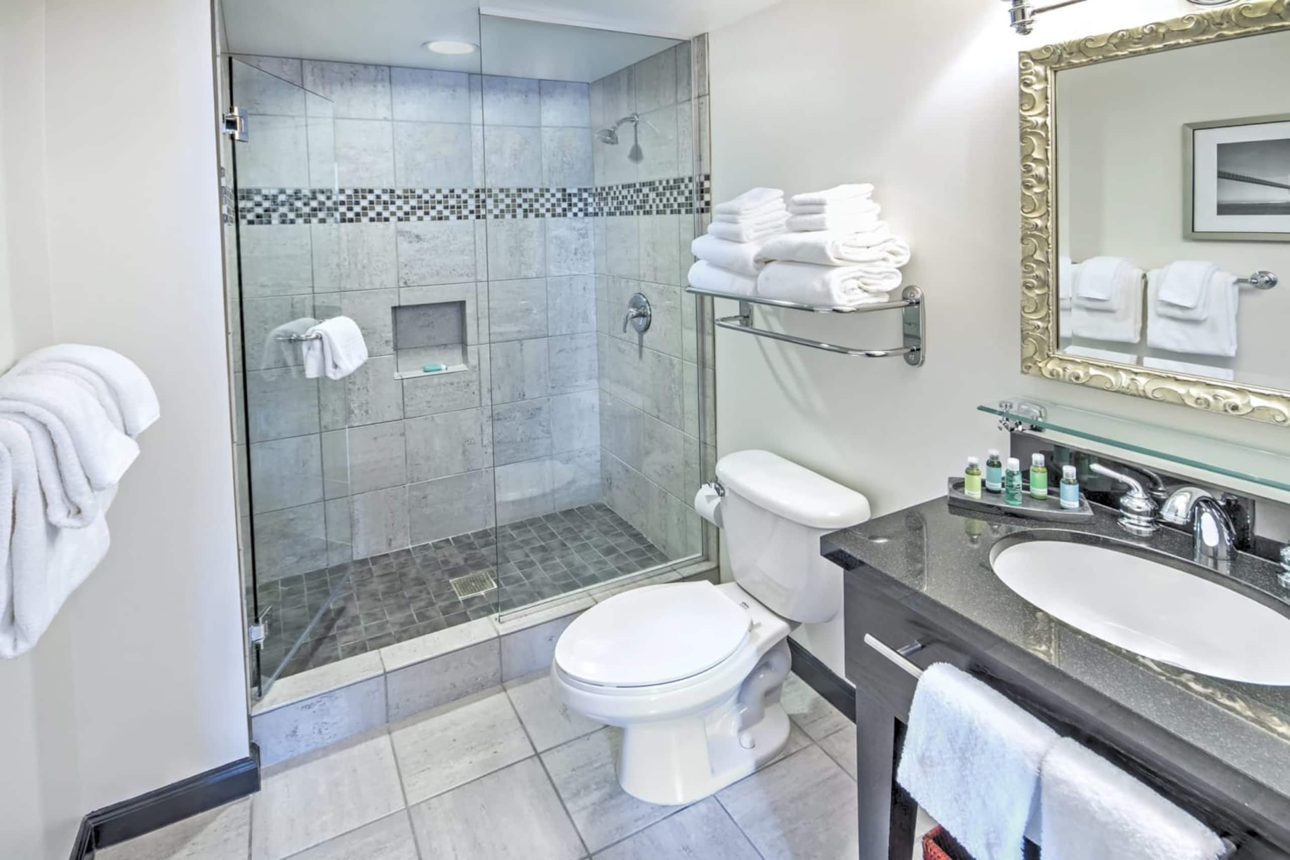 Resort in San Francisco · ★4.89 · 2 bedrooms · 3 beds · 1 bath - Image 18