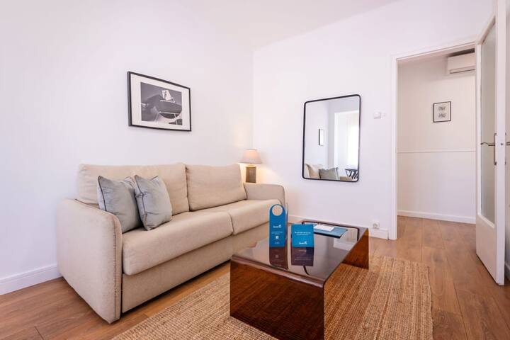 Rocafort | Contemporary 3BR Apt. in Eixample gallery image 2