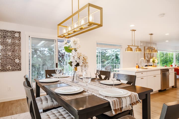 3b2b Modern Unit w/ Stunning Green Lake View gallery image 3