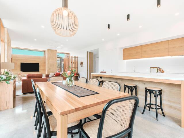 Refresh at Lonnie gallery image 4