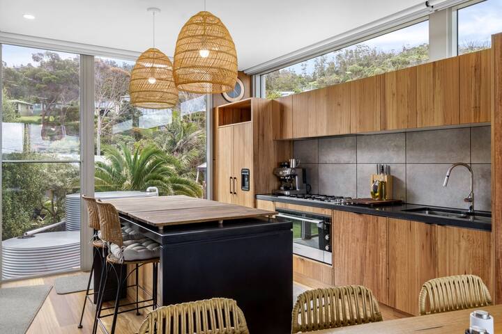 Six Degrees – beach across the road gallery image 5