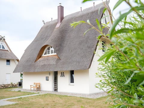House 11 "Wiesenpieper" - with sauna and fireplace