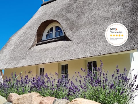 House 25 "Ferdinand" vacation home with fireplace and sauna