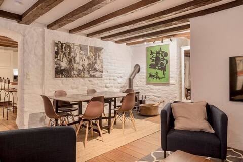 Unique, Cozy Apt, Old Town