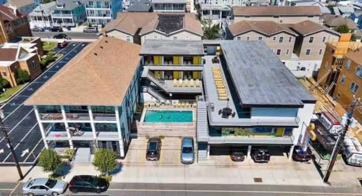2 Bedroom With A Pool, Steps To The Beach! - North Wildwood, NJ