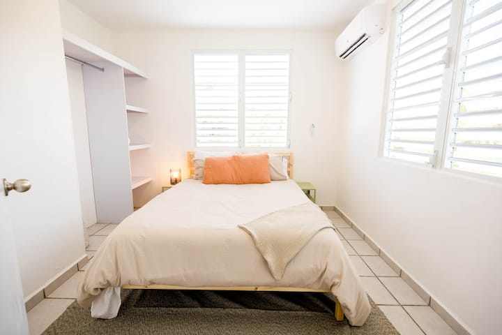 ห้องนอนชั้นสองไม่มีห้องน้ำในตัว