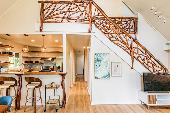 Zuki House 3BR Sleeps 6 Hot Tub 1 Block to Ocean