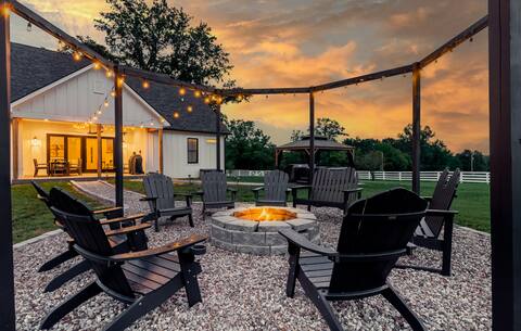 New Luxury Brbn Trail: HotTub • Game Room • Sauna