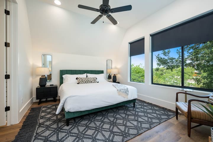 King master ensuite with room darkening shades and Comal River views