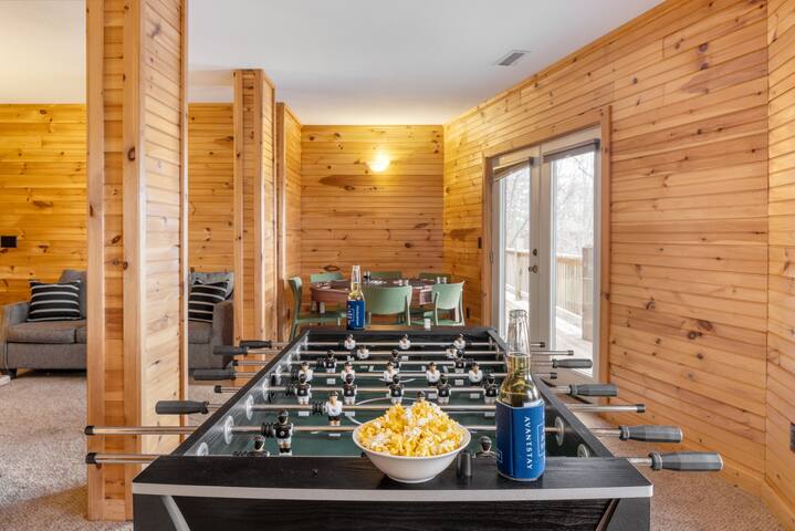 Expansive Views, Hot Tub, Outdoor Dining | Leyland gallery image 5