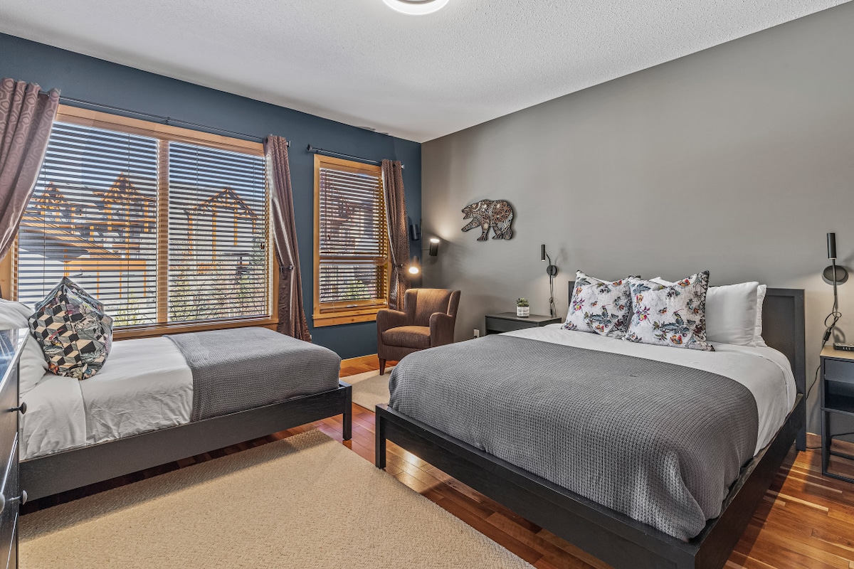 2号卧室配有标准双人床和全尺寸床