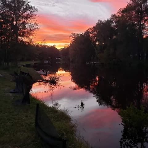 Picturesque Middleburg Creek-View Vacation Home!