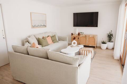 Alma at Shoal Bay - Luxe beach house with pool