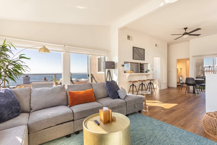 Big Beach Home Near La Stadiums I Balcony, Parking - Hermosa Beach, CA
