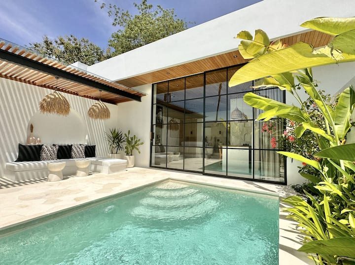 The Young Villas: One-Bedroom Villa Suite Deluxe - Houses for Rent in ...