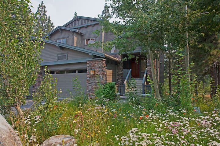 Mammoth Five Star Lodging managed Airbnb listing 1