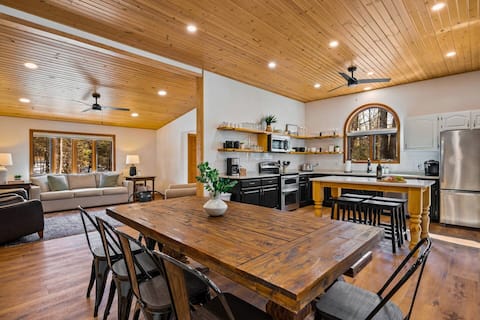 Starkhaus: Modern Cabin, Walkable to DT Sister Bay