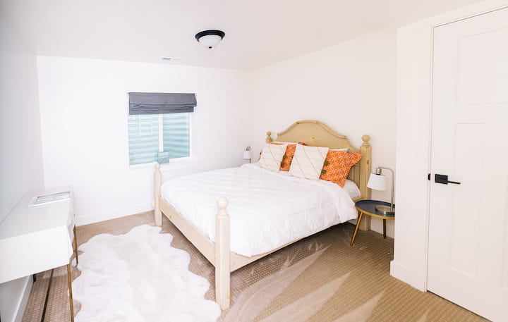 Chumba cha 3 cha kulala cha ghorofa ya chini (malkia)