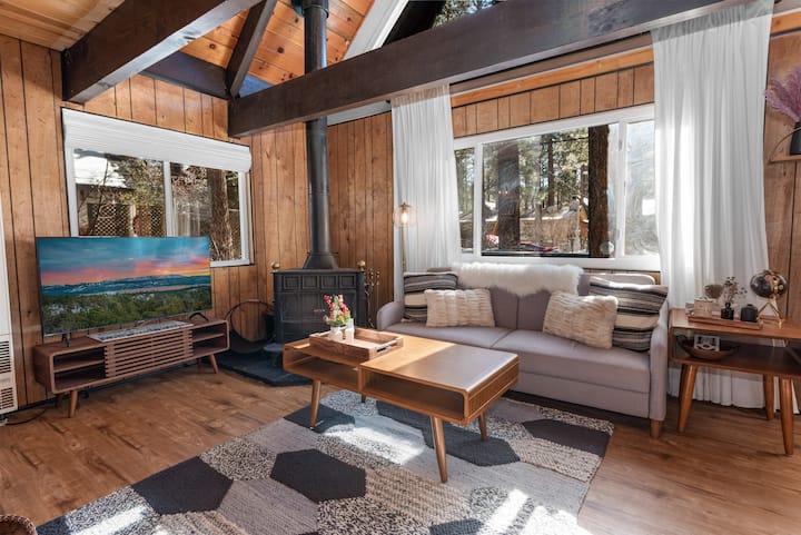 Cozy Big Bear Cabin In The Pines | Fireplace + Bbq - Big Bear, CA