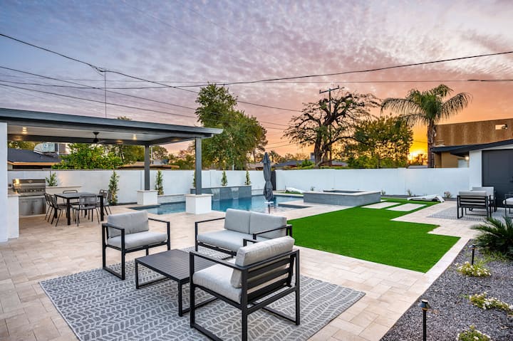 Cascada! Swim, Play Cornhole &  Relax By The Fire - Scottsdale, AZ