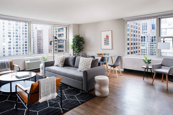 Corner 3BR in Streeterville | Views | Roof Deck gallery image 4