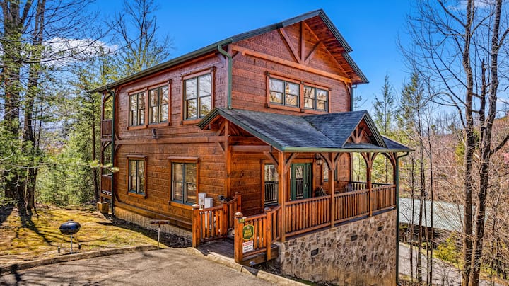 Mtn View Cabin | Hot Tub, Game Room, Pet Friendly - Gatlinburg, TN