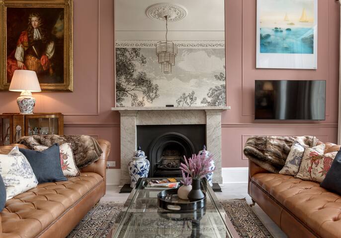 Edinburgh Castle Suite @ The Old Town gallery image 3