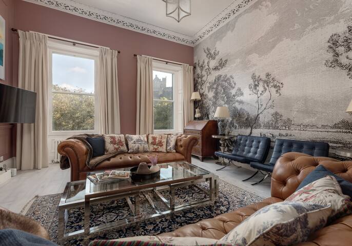 Edinburgh Castle Suite @ The Old Town gallery image 2