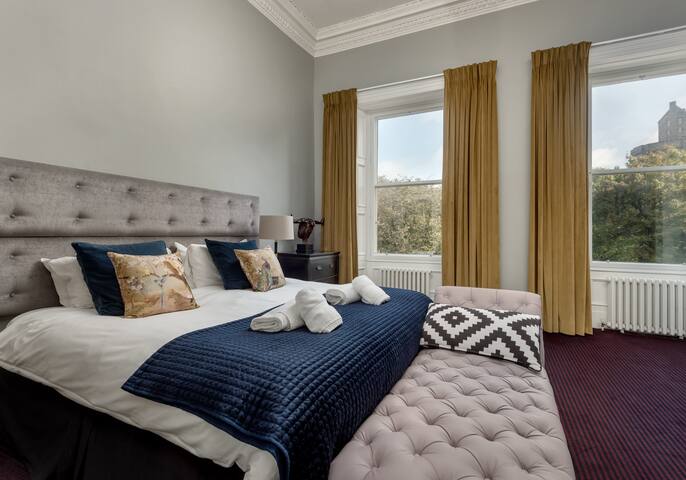 Edinburgh Castle Suite @ The Old Town gallery image 5