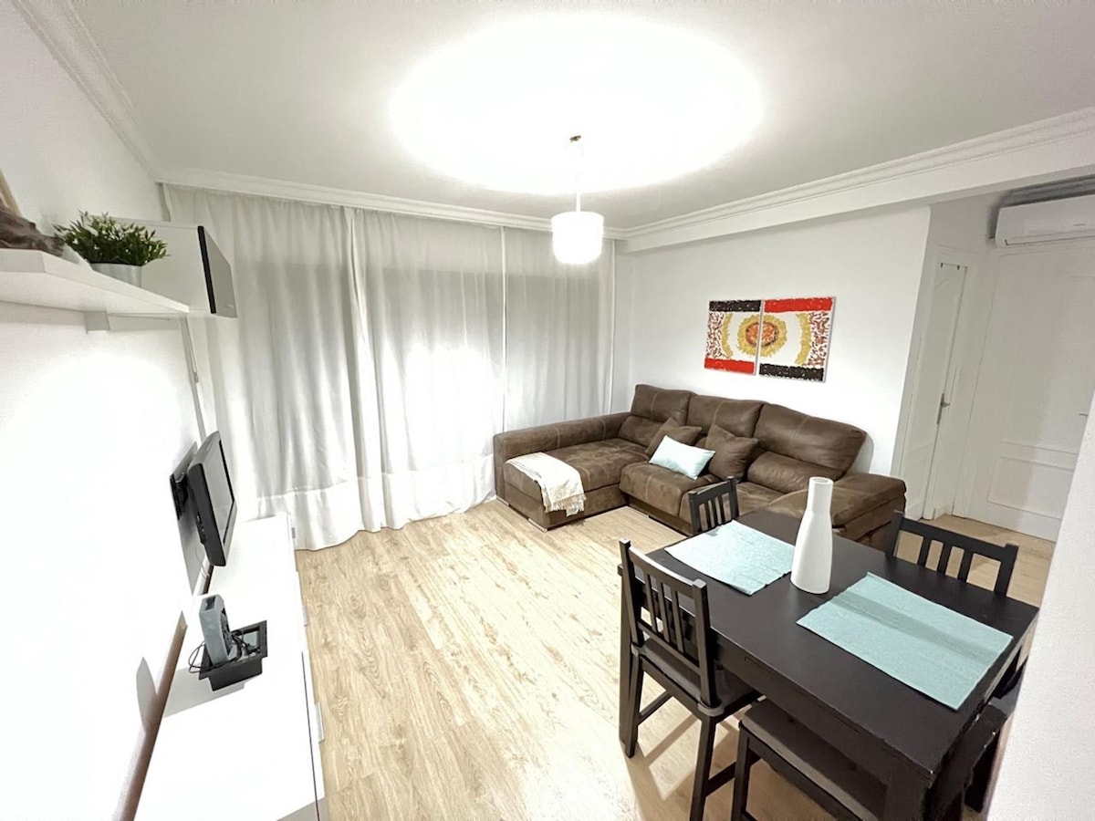 Popular Airbnb listing: H2M Dr Marañon 3 bedrooms North Malaga city in Martiricos