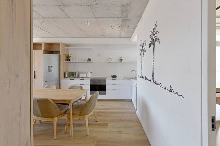 Stylish 2BR Retreat – Beach, Pool & WiFi Access