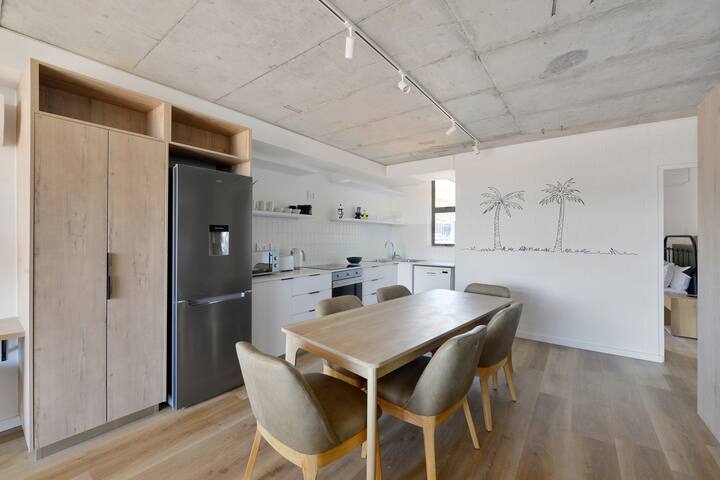 Stylish 2BR Retreat – Beach, Pool & WiFi Access gallery image 3