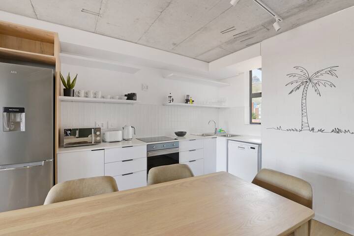 Stylish 2BR Retreat – Beach, Pool & WiFi Access gallery image 4