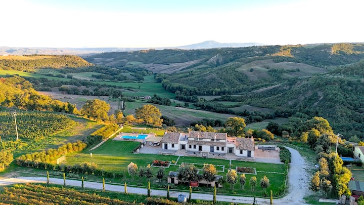 Sassinoro Farmhouse - La Polverosa Estate