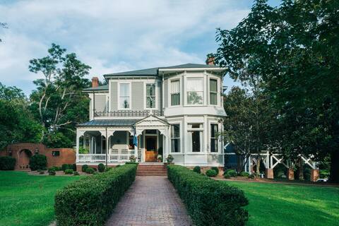The South Lamar - A historic, luxury B&B