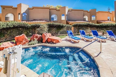 Jacuzzi & Fireplace Retreat in Sedona