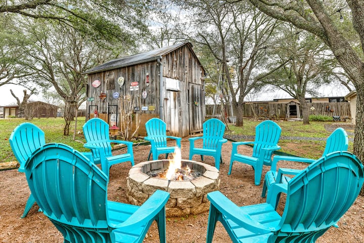 The Country Haus: Quaint Home 1 Mile From Downtown - Fredericksburg, TX