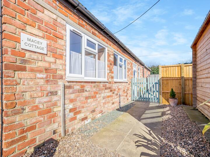 Macey's Cottage - Uk42146 - Louth