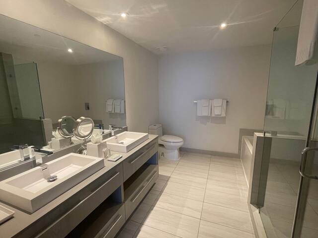 Ocean View 2 B/2B unit in luxury Condo Hotel gallery image 5