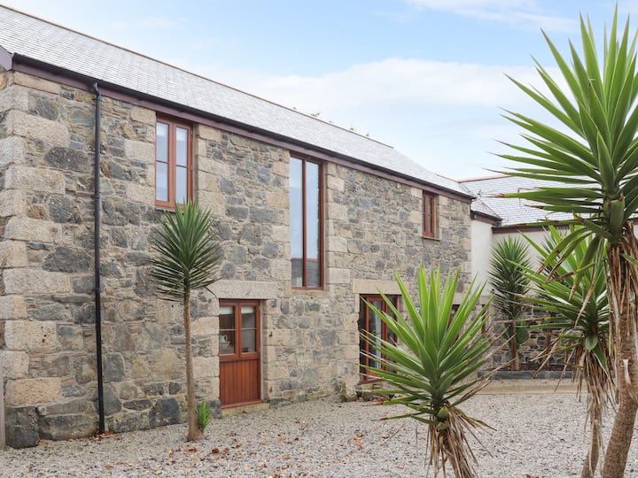 Pol Glas Hall - Porthleven