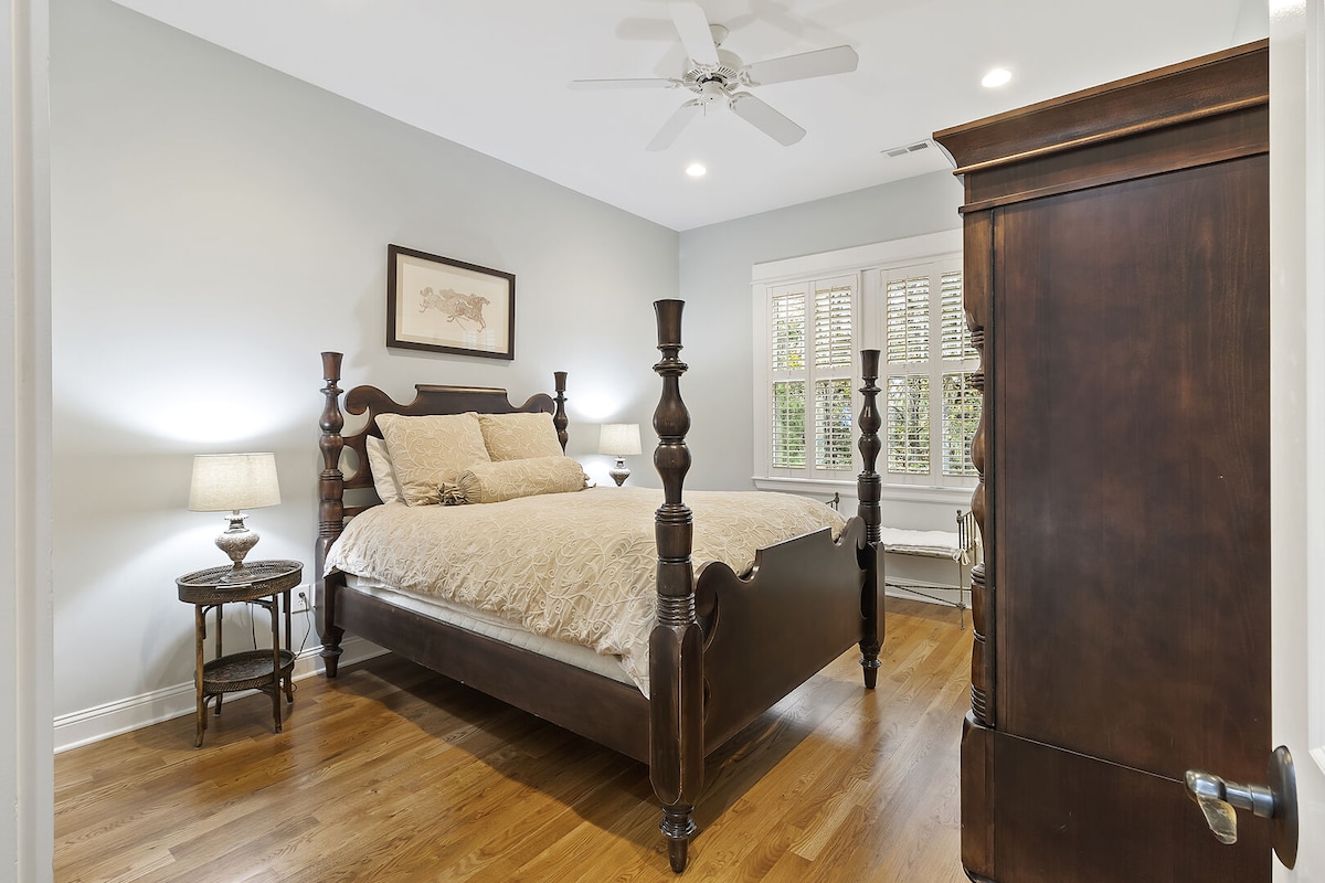 Habitación queen con baño privado.