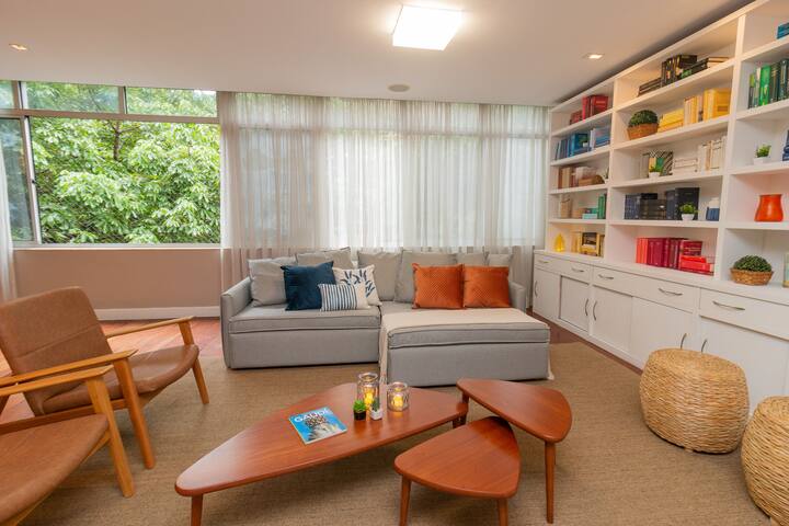 Mar201| Large apartment in Leblon