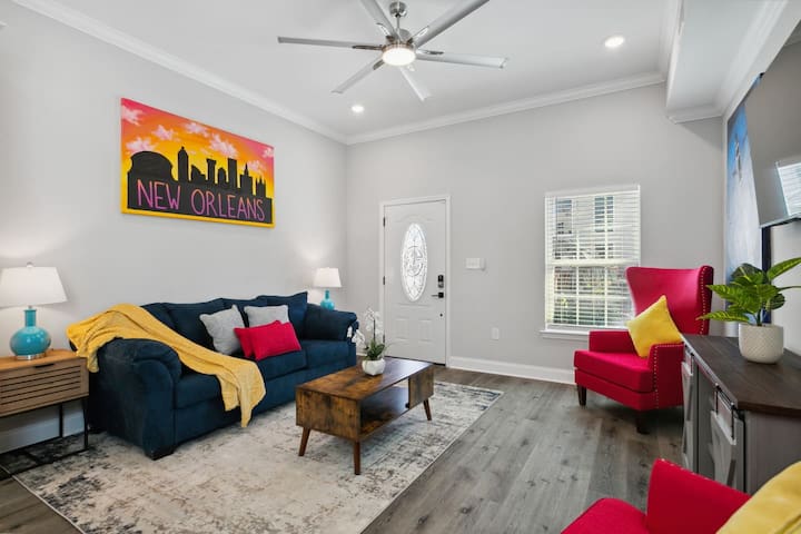 5 Min to FQ | Stylish 5BR | Outdoor Seating & Park