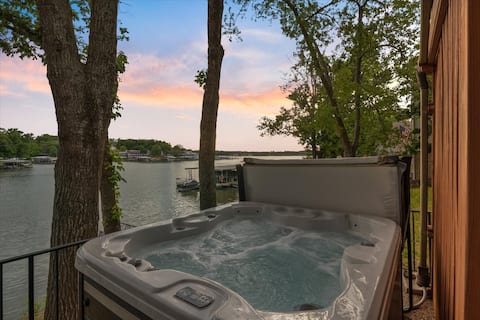Game Room, Dock Life, Fire Pit & Hot Tub!