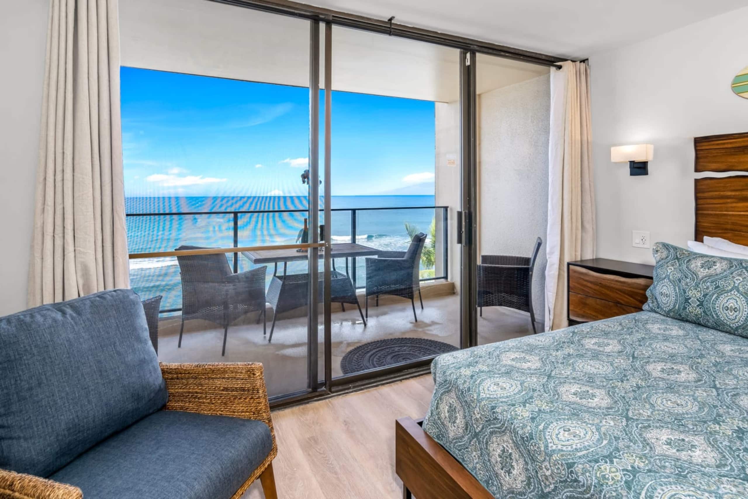 Boutique Oceanfront Kaanapali Vistas - Image 2