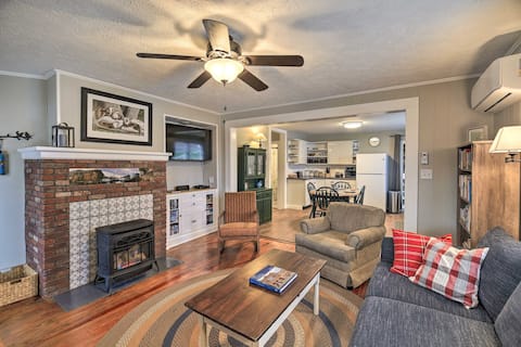 Cozy Fries Escape w/ Mountain & River Views!