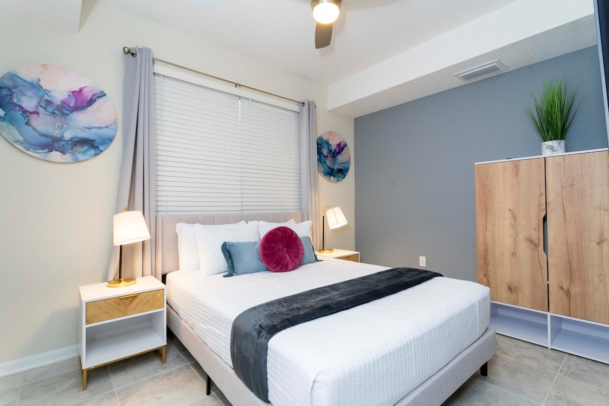 Queen size bed for all the family comfort 