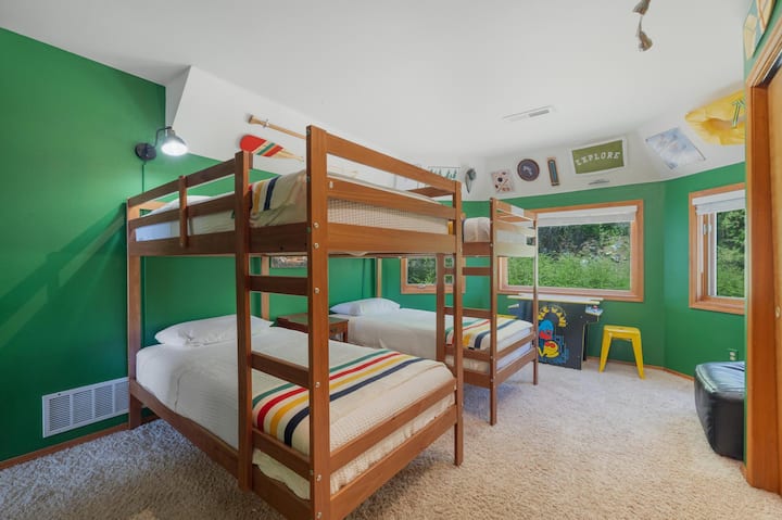 Guestroom 5 (2nd Floor) - 4 Twin Beds